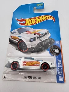HOT WHEELS 2017 NO # WHITE KMART VARIATION 2005 FORD MUSTANG FASTBACK RACE NEW - Picture 1 of 7