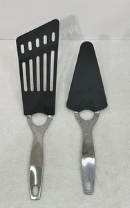 Set Of 2 Oneida Brand Fish Turner & Serving/ Pie Spatulas - Picture 1 of 15