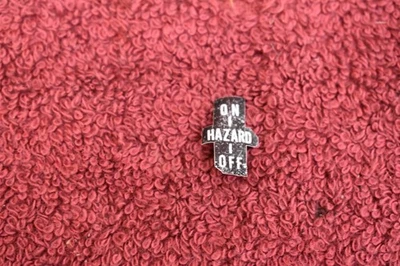 Pegatina de peligro de tablero Datsun 240Z OEM usada Foto 1 de 4