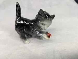 Goebel Grey White Kitten Cat with Ladybug on Paw 2" West Germany EXC - Bild 1 von 6