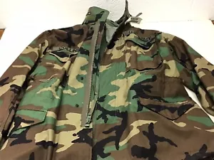 US Army Coat Tempo Freddo Campo Bosco Mimetico 8415-01-099-7835 Medio Regolare - Foto 1 di 8