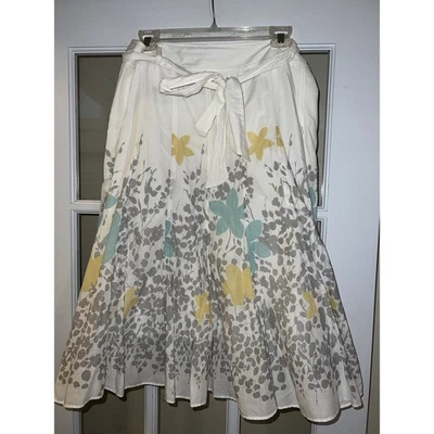 Falda JH Collectibles Talla 10 Blanca Estampado Floral Línea A Modesta Midi Ligera Foto 1 de 4