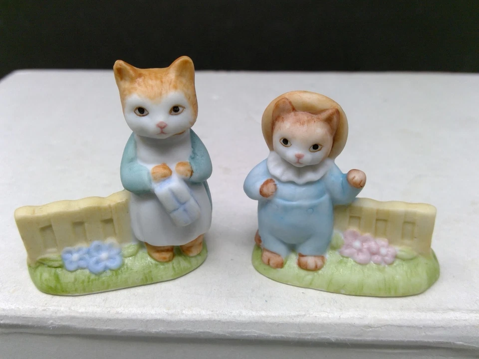Pair of Vintage 1990 Schmid Porcelain Small Cat Figurines - Image 1 of 4