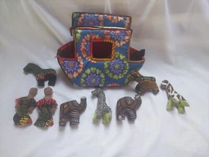 Noahs Ark and Figurines. - Picture 1 of 6
