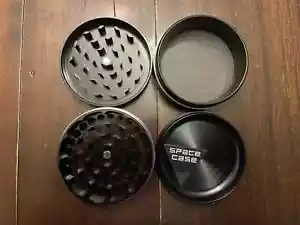 Space Case 63 mm Gewürz Tabak Kräutermühle - 4 Stück - schwarz - Bild 1 von 2