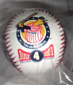 Pelota de béisbol Toledo Mud Hens MLB 2001 4 de julio bandera holográfica nueva en paquete - Imagen 1 de 5