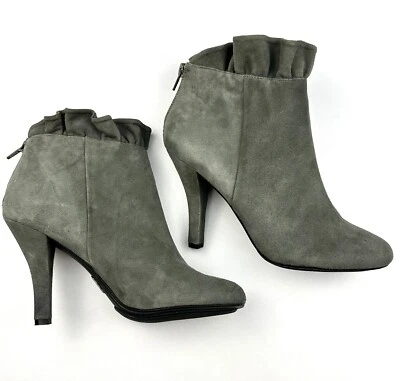 Женские сапоги Me Too размер 8 на каблуках серые замшевые с оборками - Изображение 1 из 4