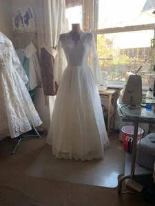 Designer Wedding Dress - Picture 1 of 12