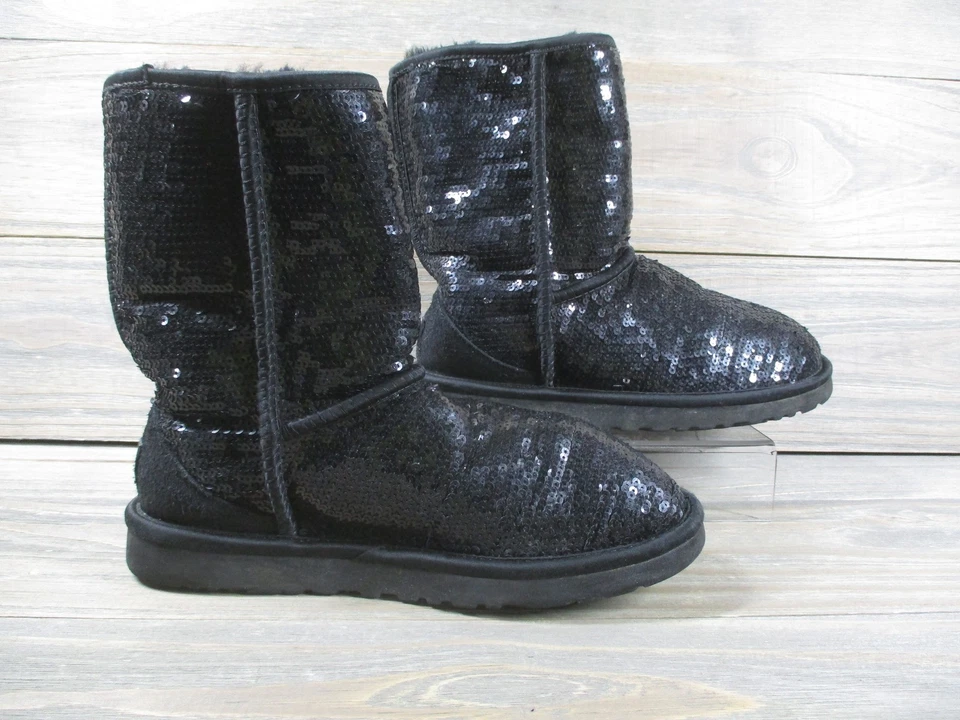 UGG Australia Boots Womens Size 6 Sequin Classic Short Sheepskin Winter Warm - Image 1 of 4