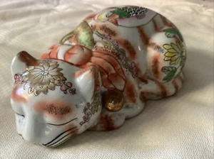 CPC Made in Macau Chinese Porcelain Sleeping Cat Figurine Multicolor - Picture 1 of 12