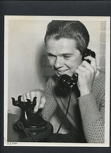 JACKIE COOPER MARCA UN TELÉFONO - 1938 ESA CIERTA EDAD - EX PEQUEÑO BRIBÓN - Imagen 1 de 2