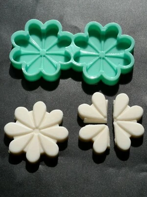 3x Petal-Styled Snap-Bar Silicone Mould Wax Melt Mould Candles - Image 1 of 3