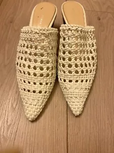 ZARA WOMAN White Crochet Mesh Block Heel Pointed Toe Mule Sz 5 M - Picture 1 of 3