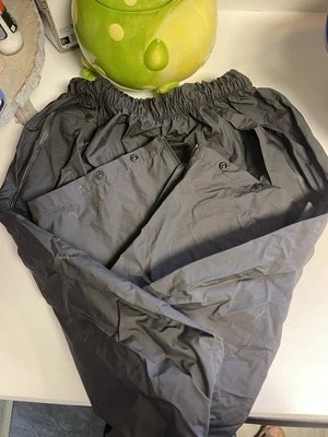 Pantalones de lluvia medianos negros para motocicleta para mujer Foto 1 de 2