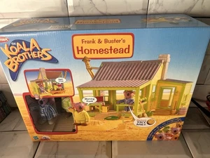 Koala Brothers Homestead Set, mit Frank und Buster Actionfiguren Neu Sealed - Bild 1 von 17