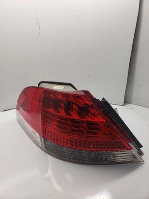 Lente transparente montada en un cuarto de luz trasera del conductor para BMW 750i 137219 06-08 Foto 1 de 4