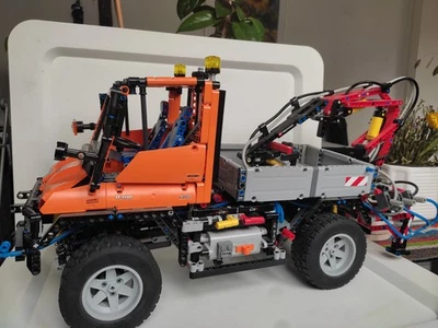 LEGO TECHNIC: Mercedes-Benz Unimog U 400 (8110) - Bild 1 von 4