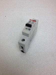 Interruptor de circuito miniatura ABB S201U-K60, 1 polo, 60 amperios, apenas usado - Imagen 1 de 2