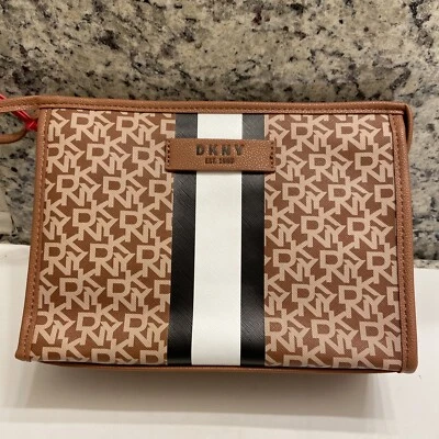 Bolsa de lavado de maquillaje de belleza DKNY Cosmetics marrón arce desierto Foto 1 de 4