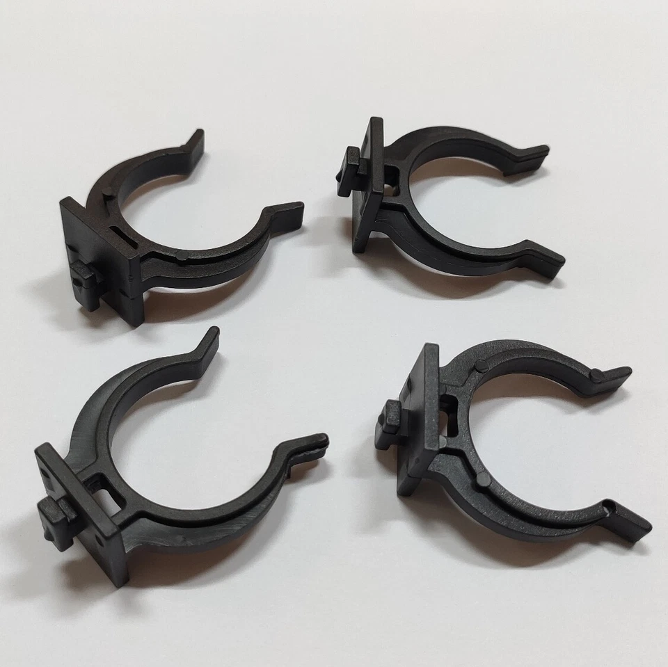 4 PEZZI GANCIO PVC PER ZOCCOLO CUCINA E SOTTOLAVELLO SIA RESINA CHE ALLUMINIO - Immagine 1 di 1