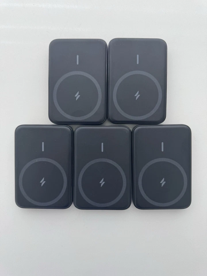 Batería inalámbrica magnética Anker MagGo 5.000 mAh con soporte plegable negra (paquete 5) Foto 1 de 4