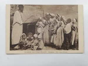 CPA - AFRIQUE - Missions des Pères Blancs - Kabylie - Une classe d'Arabe. - Imagen 1 de 2