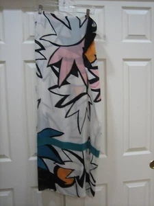 GALERIES LAFAYETTE 100% MODEL ABSTRACT PRINT ON WHITE SHAWL/WRAP SCARF 42" X 68" - Picture 1 of 4