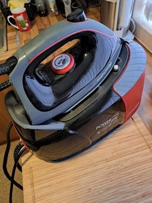 MORPHY RICHARDS POWER ELITE STEAM GENERATOR IRON (red) - Image 1 of 4