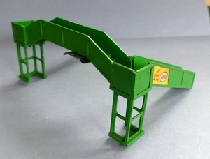 Crescent- Green metal footbridge for twin rail- very good condition. No Box - Picture 1 of 4