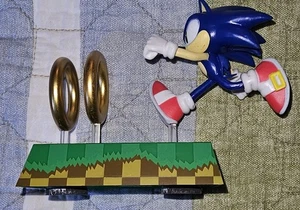 Sega Sonic the Hedgehog Sonic and Rings Adult Collectible Figure Lootcrate 2018 - Picture 1 of 6