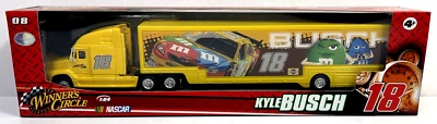 Remolque para carros Winner's Circle Nascar 1:64 Kyle Busch #18 M&M Foto 1 de 4