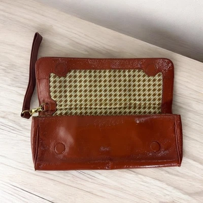 Bolso sin asas Hobo International charol albaricoque pequeño rectangular plegable Foto 1 de 4