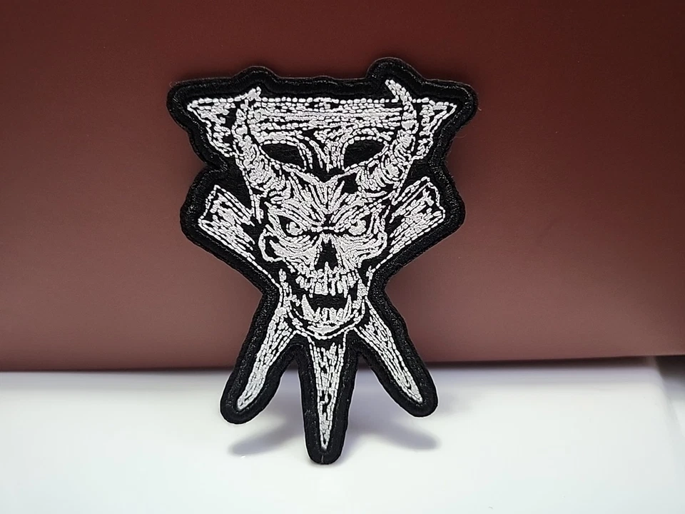 Parche adhesivo con logotipo de WWE Undertaker Foto 1 de 1