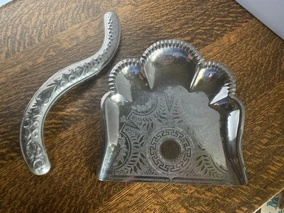 Recogedor de migas de mayordomo silencioso de colección con cepillo metal en relieve tono plata Foto 1 de 4