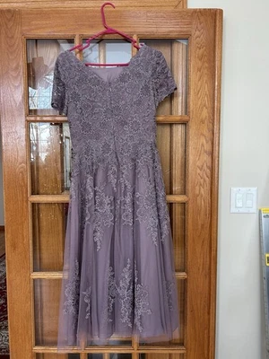 Vestido de Madre de la Novia JJ's House Línea A Escoteado Tul Encaje Foto 1 de 3