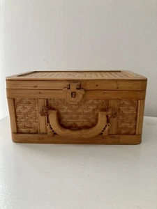 Boite Coffret En Osier Tressé Vintage / Ancienne Petite Valise En Osier - Picture 1 of 17