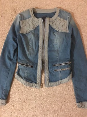 Nueva chaqueta vaquera Guess Showgirl con cremallera 92 % algodón talla XS Foto 1 de 4