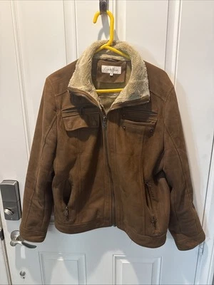 Chaqueta con botones de gamuza sintética marrón talla mediana Calvin Klein Foto 1 de 4