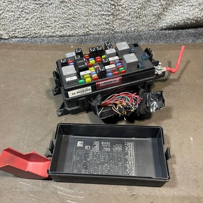 2008-2011 BUICK LUCERNE CADILLAC DTS REAR FUSE BOX UNDER SEAT 13697145 - Image 1 of 4