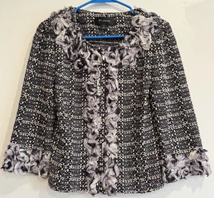 St. John Boucle Tweed Rüschenbesatz Jacke Gr. 6 lila schwarz weiß Reißverschluss - Bild 1 von 22