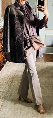 Abrigo, blusa y jeans de gamuza/piel de serpiente gris talla S nuevo con etiquetas Foto 1 de 4