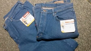 2 Wrangler Jeans men's size 32 X 30 Relaxed Fit - New with Tags! - Picture 1 of 5