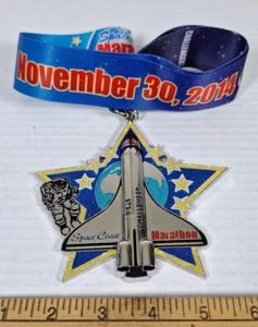 Medaglia maratona 2014 Space Coast Marathon Feat STS-6 nave sfidante a forma di stella - Foto 1 di 17