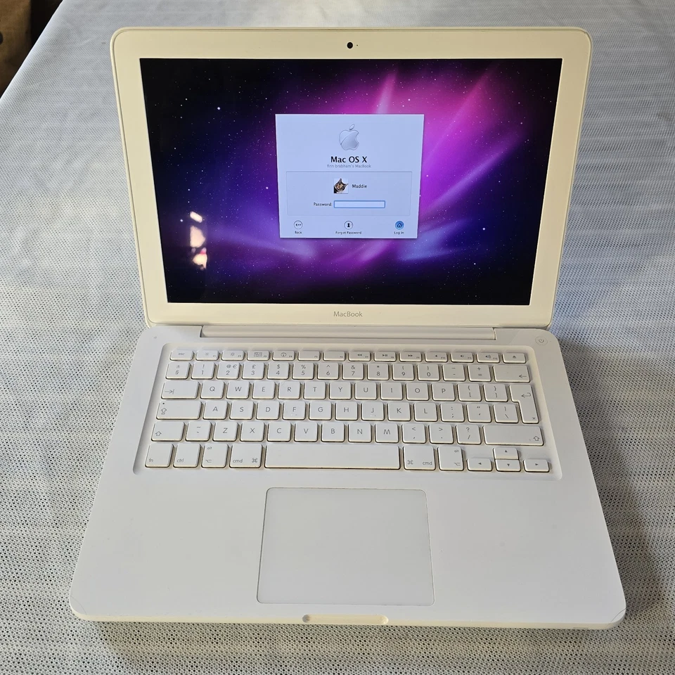 Macbook A1342 EMC 2350, Core Duo, 13.3", 250Gb HDD,2Gb RAM,USER PASSWORD LOCKED - Image 1 of 4