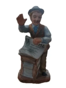 Rara statuina porcellana vintage News Man KE 3234 di KIC Giappone-riparata chip in Elbo - Foto 1 di 12