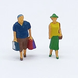 Noch Figures Couple Shopping With Bags - OO/HO - (Unused) Mint Condition - Picture 1 of 6