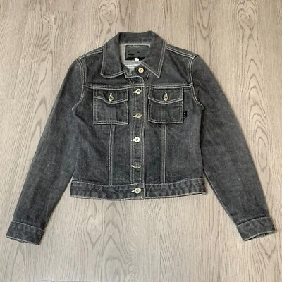 Jaqueta caminhoneiro vintage anos 90 Guess denim pequena cropped cinza desbotada preta lavagem EUA - Imagem 1 de 4