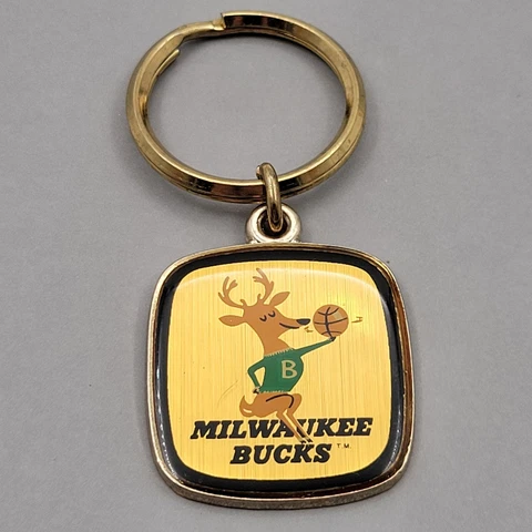 Keychain Milwaukee Bucks Enamel Metal Retro Logo  New Old Stock Cover