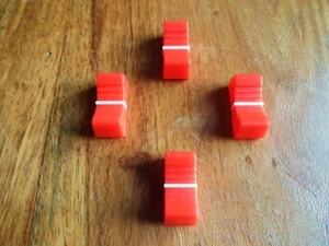 X 4 faders bouton table de mixage ROUGE / RED  X 4 NEUF/ FIXATION 8 mm - Imagen 1 de 2