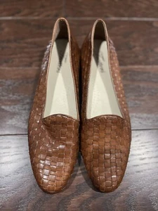 Trotters Women Brown Leather Liz Loafers Weave Shoe Size 8.5 N - Picture 1 of 5